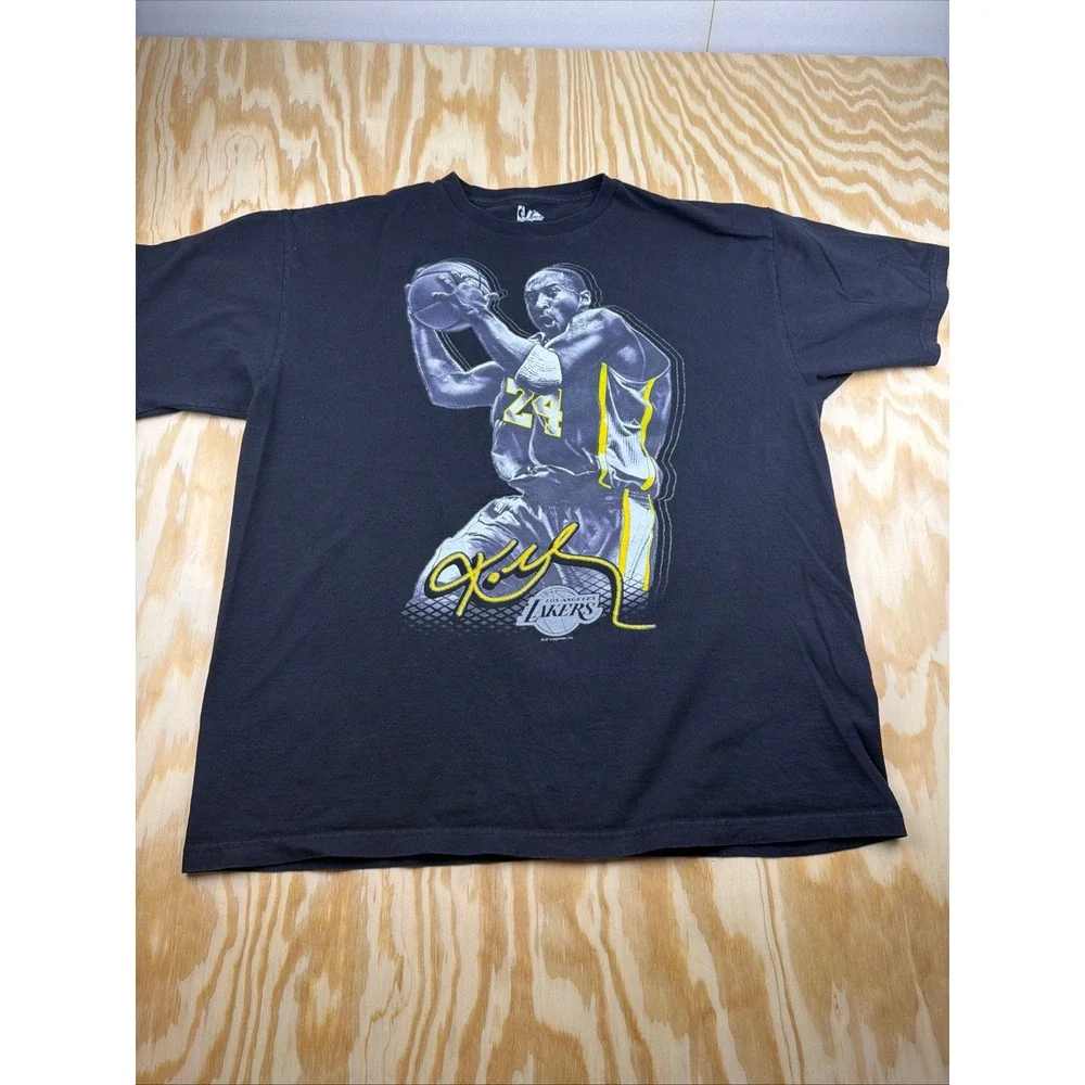 Majestic NBA Los Angeles Lakers Kobe Bryant 24 Graphic T-Shirt Mens XL Black